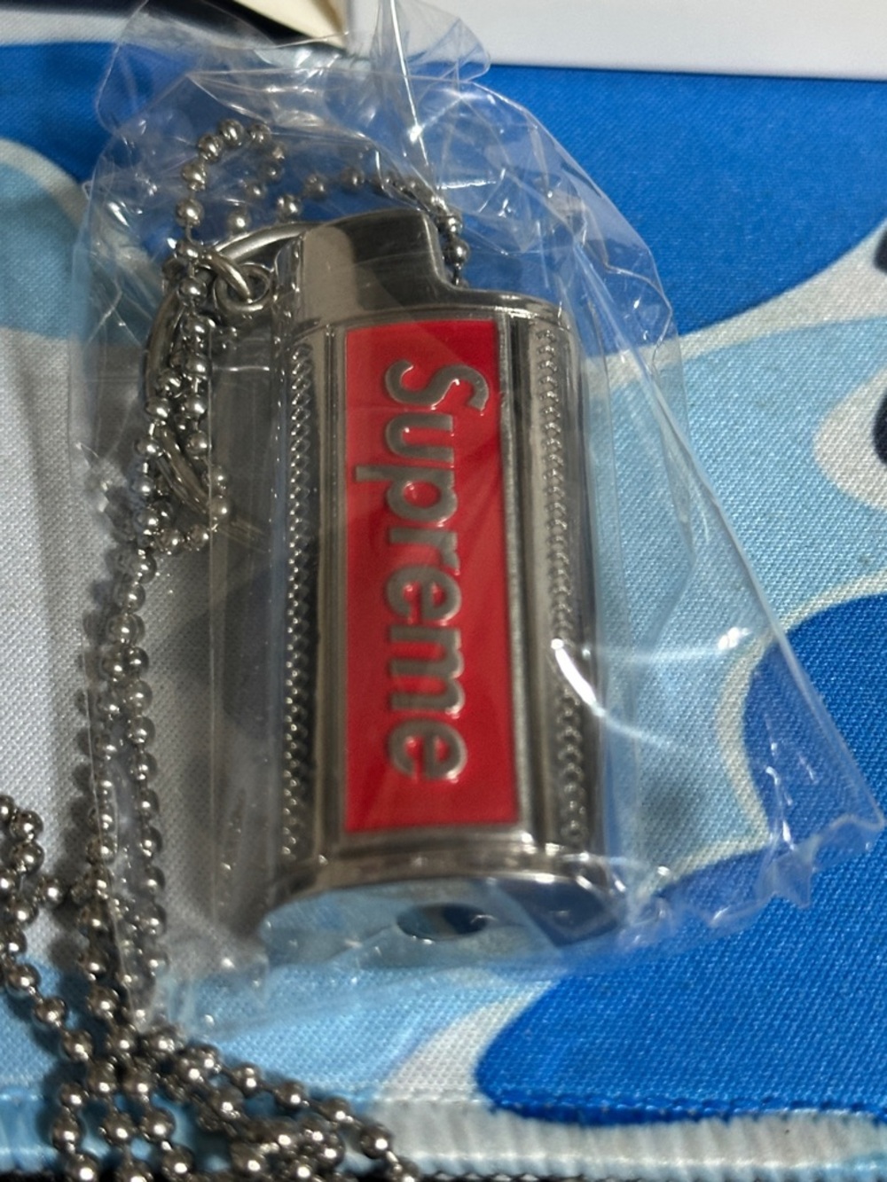 Supreme Metal Lighter Holster Silver Red Logo Keychain SS19 NWT - Picture 5 of 5